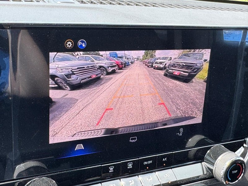 Chevrolet Colorado Vehicle Full-screen Gallery Image 15