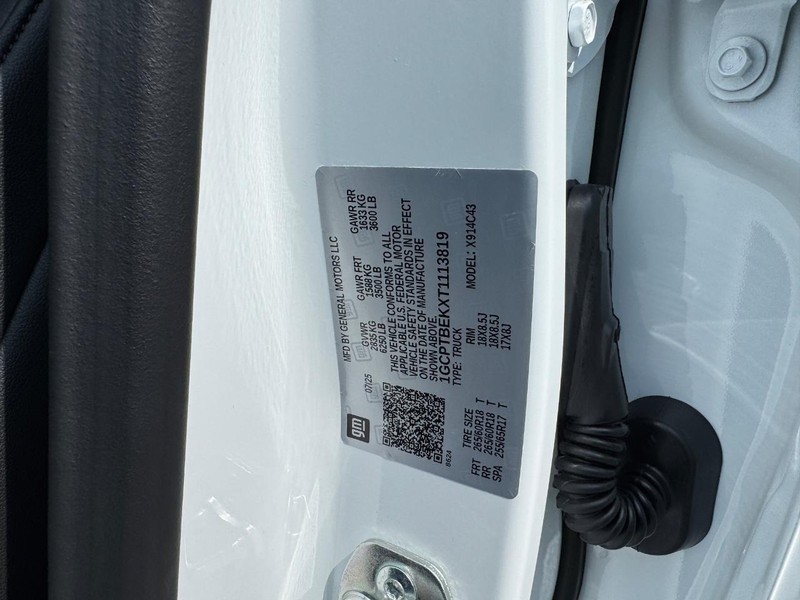 Chevrolet Colorado Vehicle Full-screen Gallery Image 16