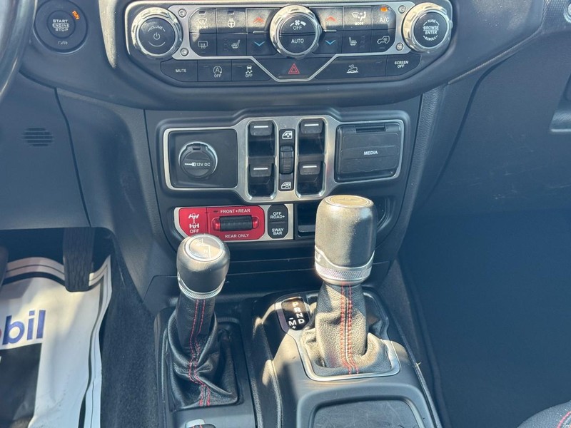 Jeep Wrangler Vehicle Full-screen Gallery Image 14