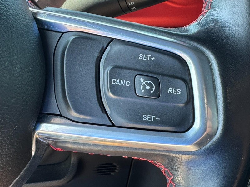 Jeep Wrangler Vehicle Full-screen Gallery Image 18