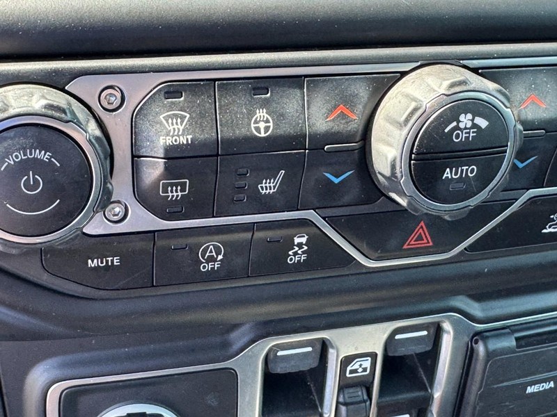 Jeep Wrangler Vehicle Full-screen Gallery Image 21