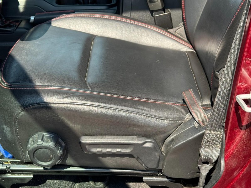 Jeep Wrangler Vehicle Full-screen Gallery Image 24