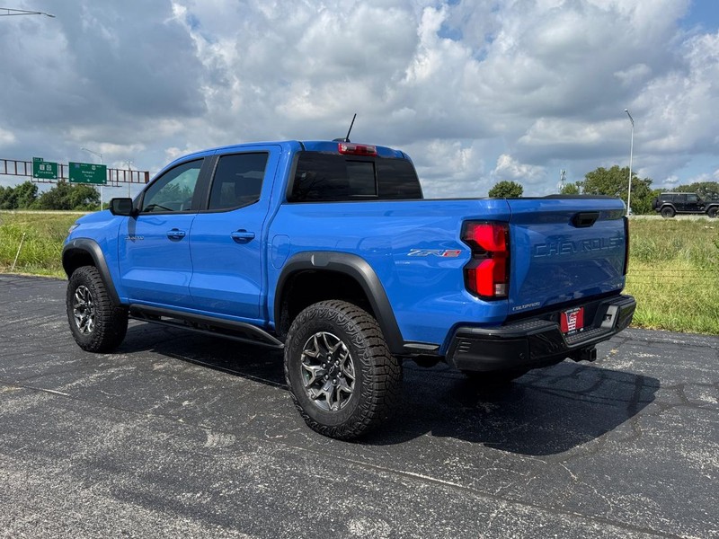 Chevrolet Colorado Vehicle Full-screen Gallery Image 3