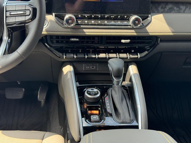 Chevrolet Colorado Vehicle Full-screen Gallery Image 9