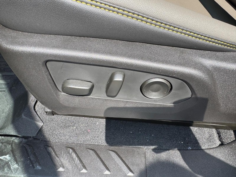 Chevrolet Colorado Vehicle Full-screen Gallery Image 10