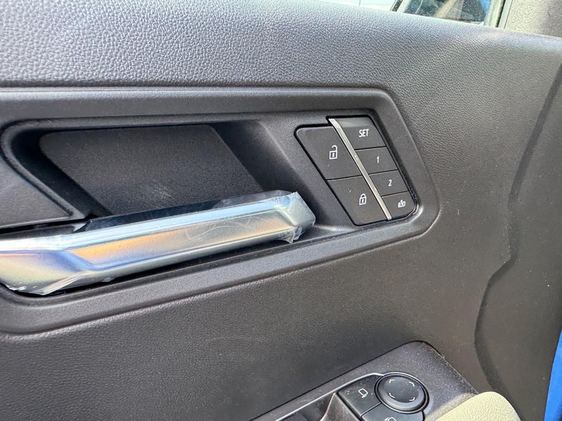 Chevrolet Colorado Vehicle Full-screen Gallery Image 12