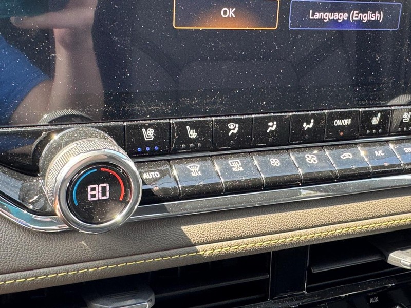 Chevrolet Colorado Vehicle Full-screen Gallery Image 16