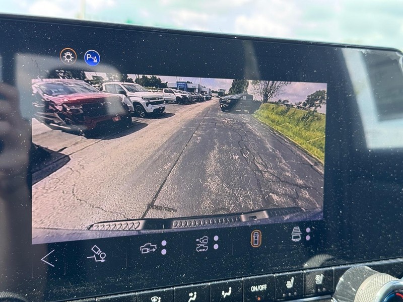 Chevrolet Colorado Vehicle Full-screen Gallery Image 17