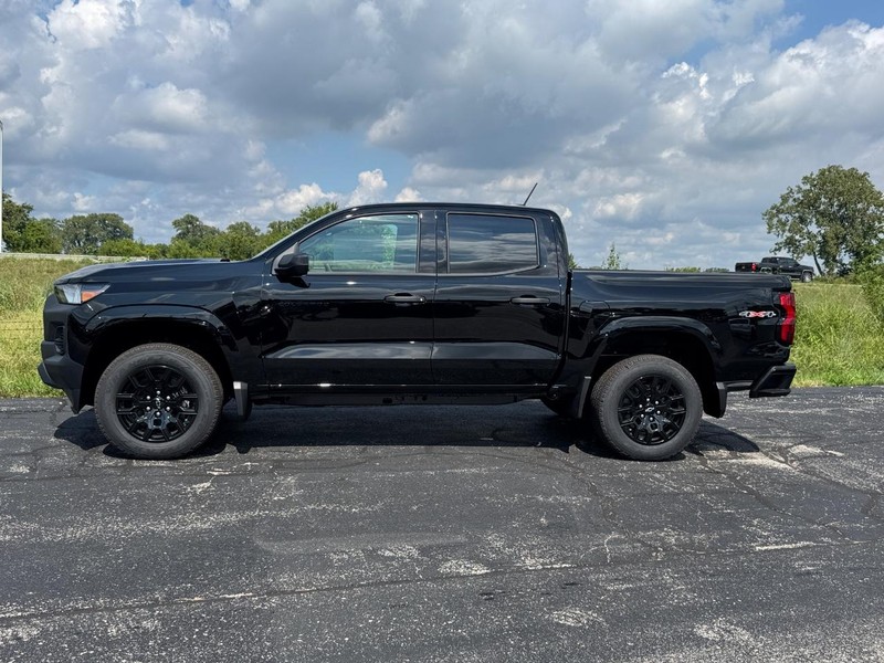Chevrolet Colorado Vehicle Full-screen Gallery Image 2