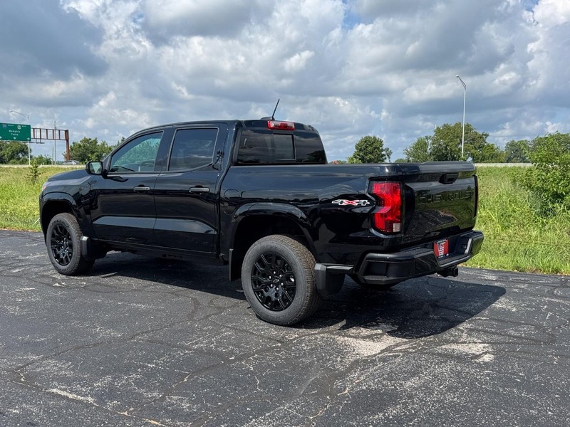 Chevrolet Colorado Vehicle Full-screen Gallery Image 3