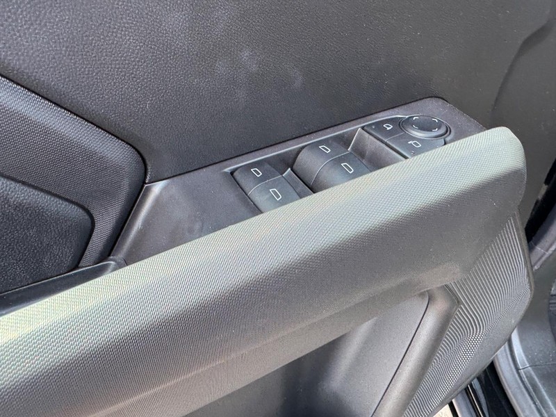 Chevrolet Colorado Vehicle Full-screen Gallery Image 11