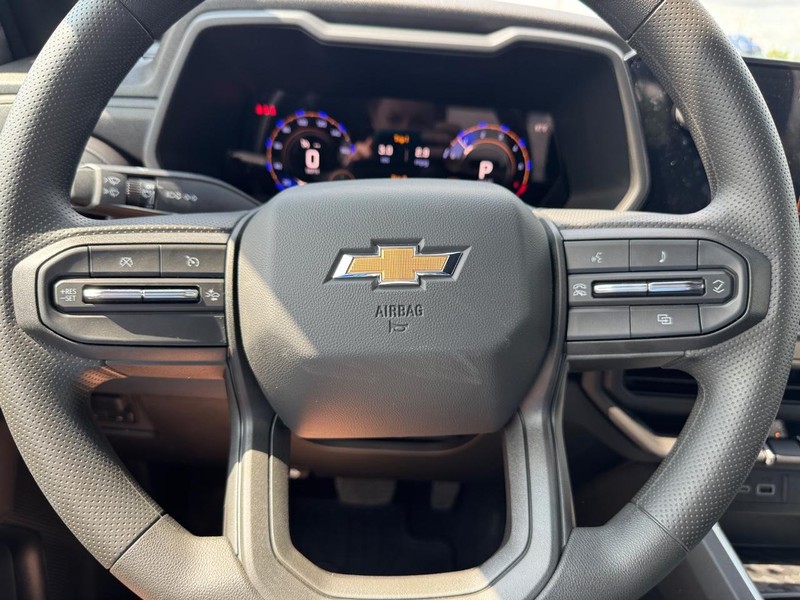 Chevrolet Colorado Vehicle Full-screen Gallery Image 12