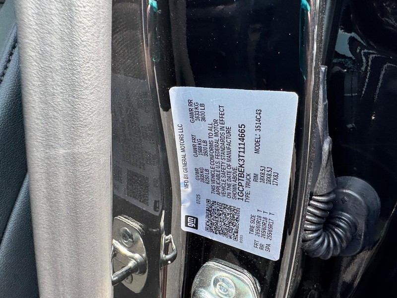 Chevrolet Colorado Vehicle Full-screen Gallery Image 16