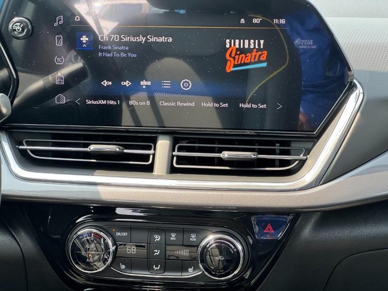 Chevrolet Trax Vehicle Full-screen Gallery Image 8