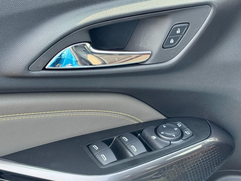 Chevrolet Trax Vehicle Full-screen Gallery Image 10