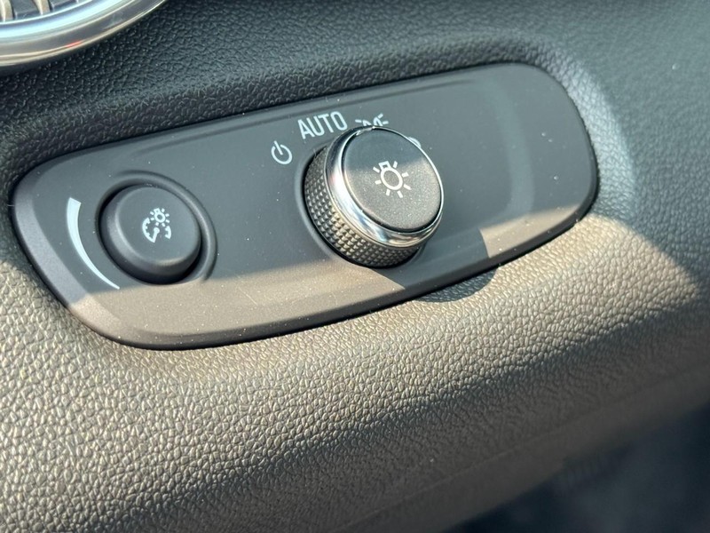 Chevrolet Trax Vehicle Full-screen Gallery Image 11