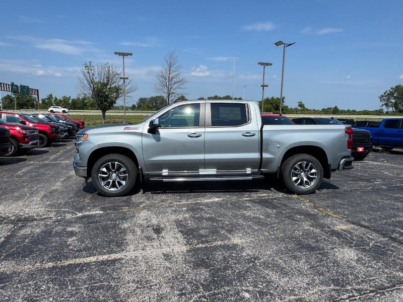 Chevrolet Silverado 1500 Vehicle Full-screen Gallery Image 2