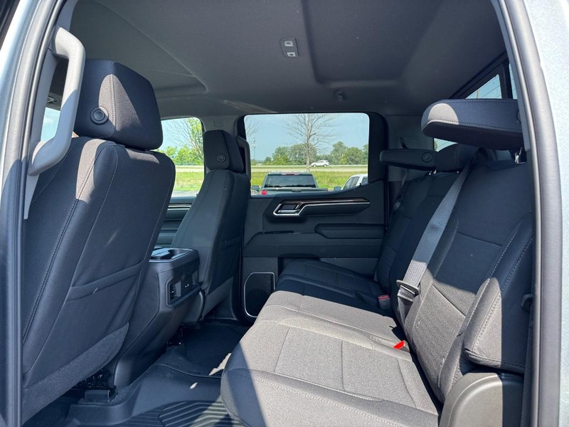 Chevrolet Silverado 1500 Vehicle Full-screen Gallery Image 5