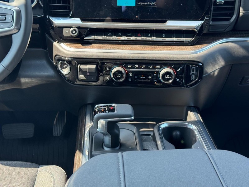 Chevrolet Silverado 1500 Vehicle Full-screen Gallery Image 9