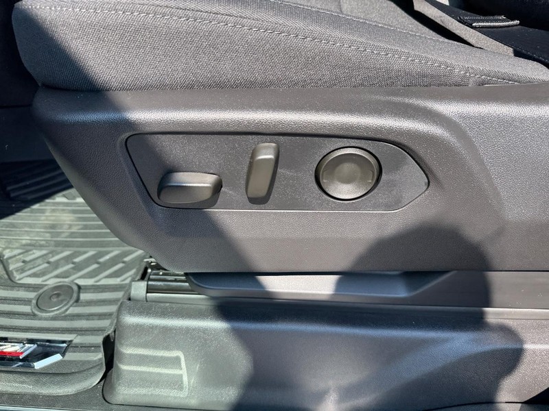 Chevrolet Silverado 1500 Vehicle Full-screen Gallery Image 10