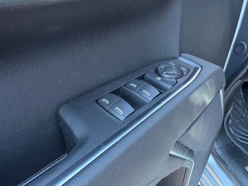 Chevrolet Silverado 1500 Vehicle Full-screen Gallery Image 11