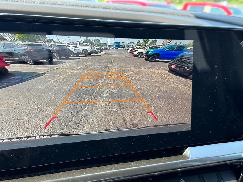 Chevrolet Silverado 1500 Vehicle Full-screen Gallery Image 16