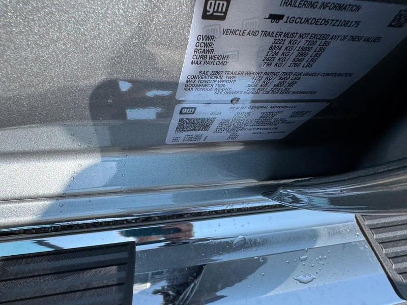 Chevrolet Silverado 1500 Vehicle Full-screen Gallery Image 17