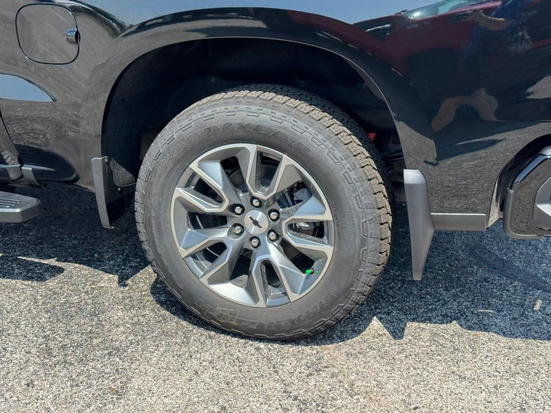 Chevrolet Silverado 1500 Vehicle Full-screen Gallery Image 4