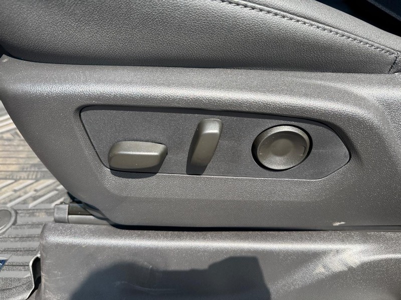 Chevrolet Silverado 1500 Vehicle Full-screen Gallery Image 10