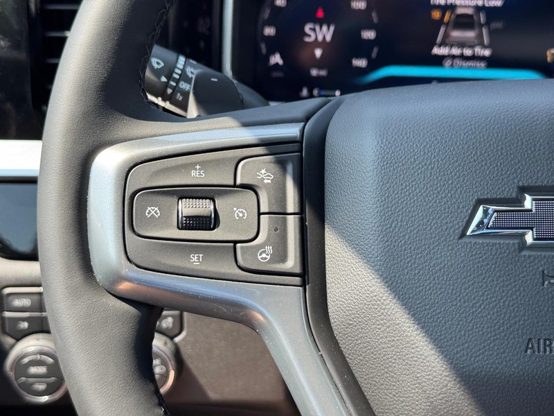 Chevrolet Silverado 1500 Vehicle Full-screen Gallery Image 13