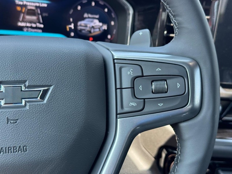 Chevrolet Silverado 1500 Vehicle Full-screen Gallery Image 14