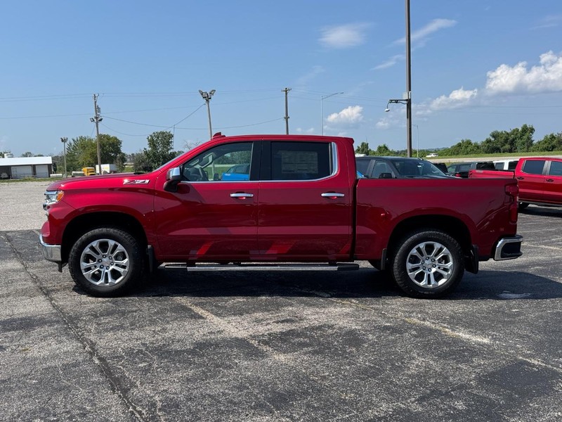 Chevrolet Silverado 1500 Vehicle Full-screen Gallery Image 2