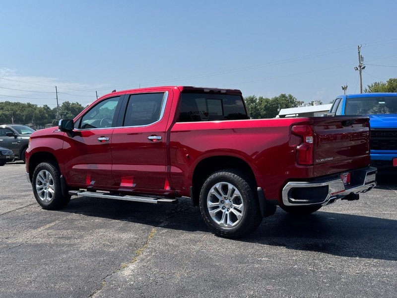 Chevrolet Silverado 1500 Vehicle Full-screen Gallery Image 3