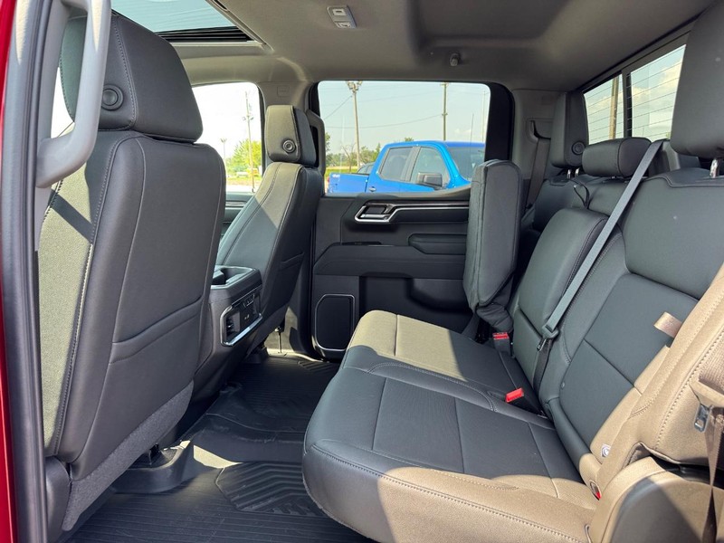 Chevrolet Silverado 1500 Vehicle Full-screen Gallery Image 5