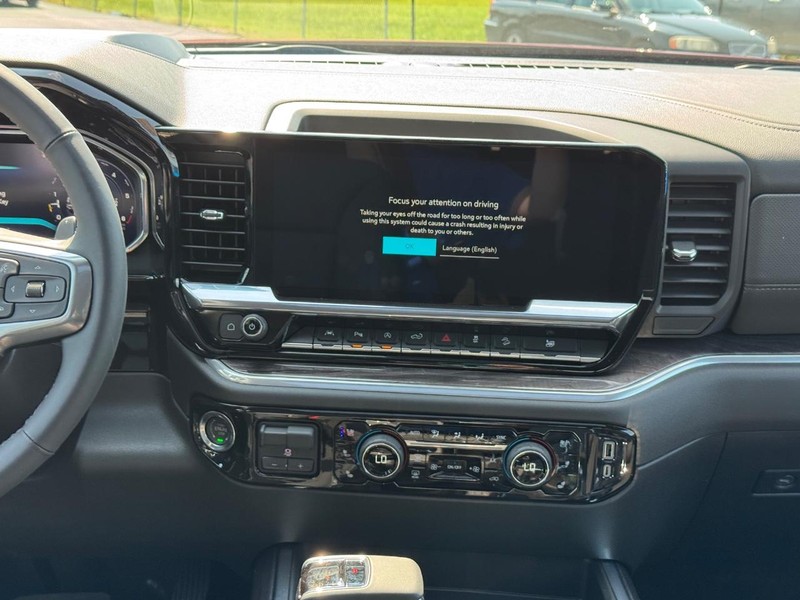 Chevrolet Silverado 1500 Vehicle Full-screen Gallery Image 9