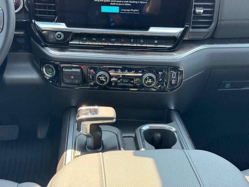 Chevrolet Silverado 1500 Vehicle Full-screen Gallery Image 10