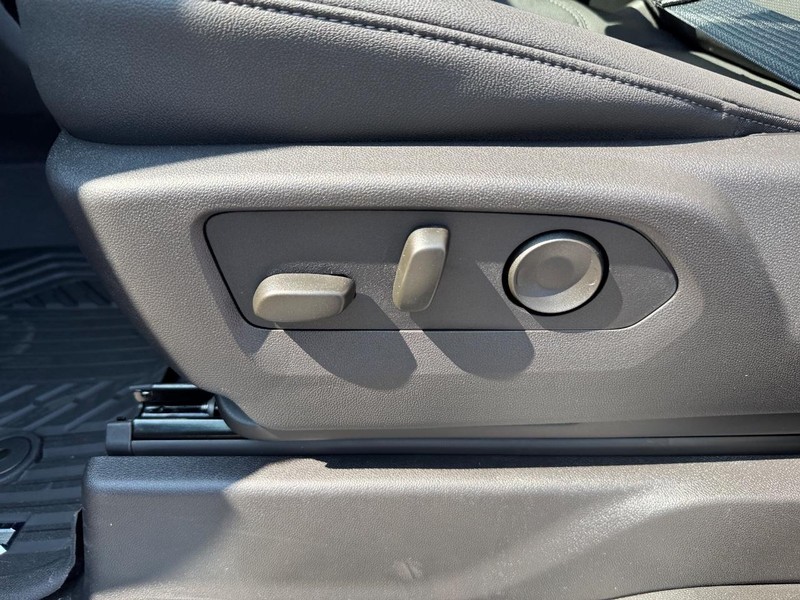 Chevrolet Silverado 1500 Vehicle Full-screen Gallery Image 11