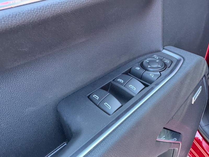 Chevrolet Silverado 1500 Vehicle Full-screen Gallery Image 12