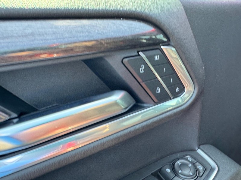 Chevrolet Silverado 1500 Vehicle Full-screen Gallery Image 13