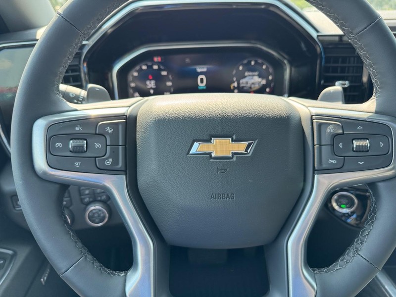 Chevrolet Silverado 1500 Vehicle Full-screen Gallery Image 14