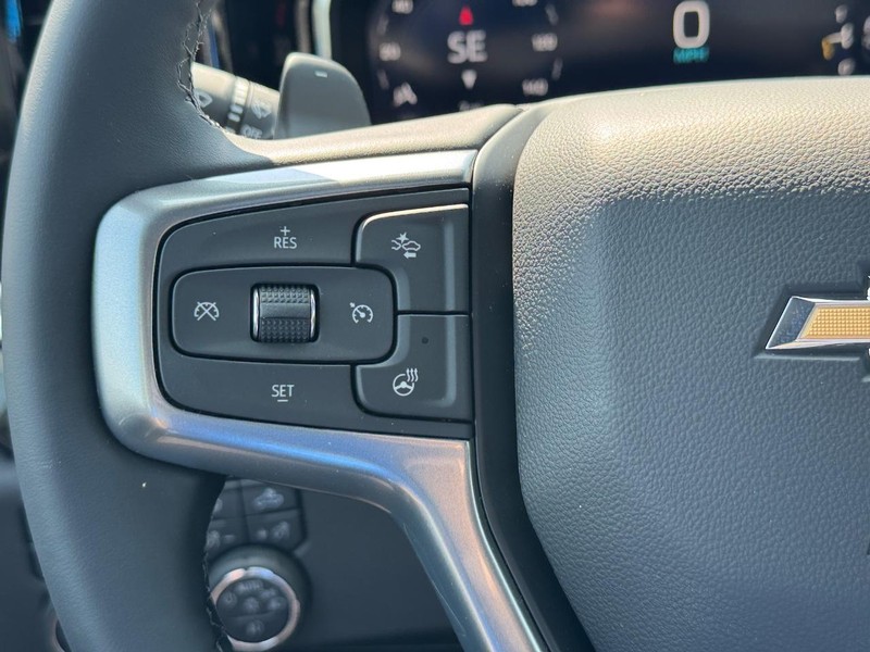 Chevrolet Silverado 1500 Vehicle Full-screen Gallery Image 15