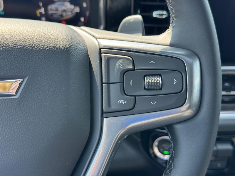 Chevrolet Silverado 1500 Vehicle Full-screen Gallery Image 16