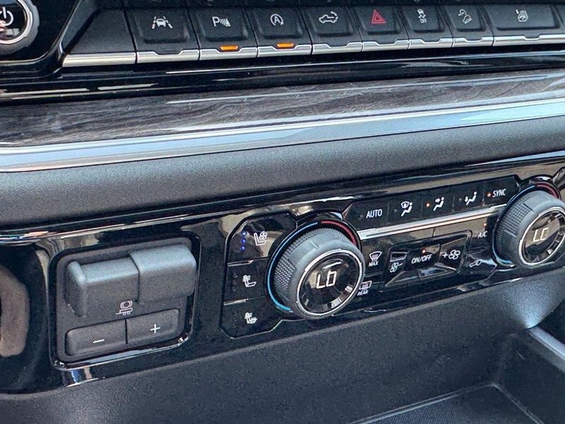 Chevrolet Silverado 1500 Vehicle Full-screen Gallery Image 17