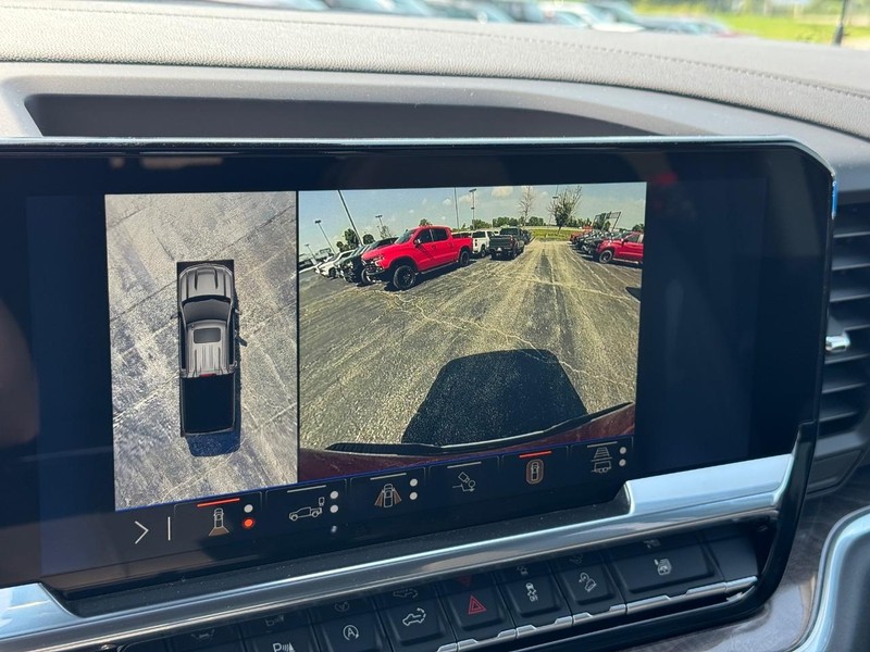 Chevrolet Silverado 1500 Vehicle Full-screen Gallery Image 18