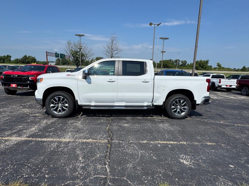 Chevrolet Silverado 1500 Vehicle Full-screen Gallery Image 2