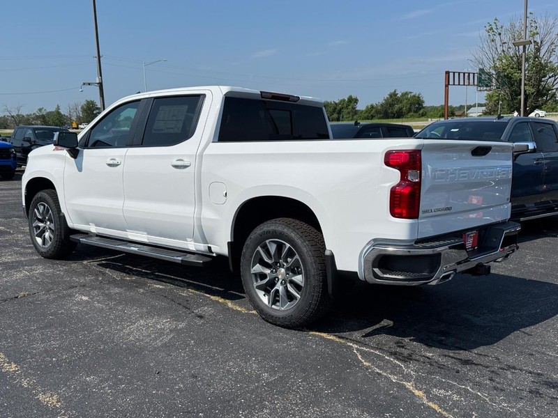 Chevrolet Silverado 1500 Vehicle Full-screen Gallery Image 3