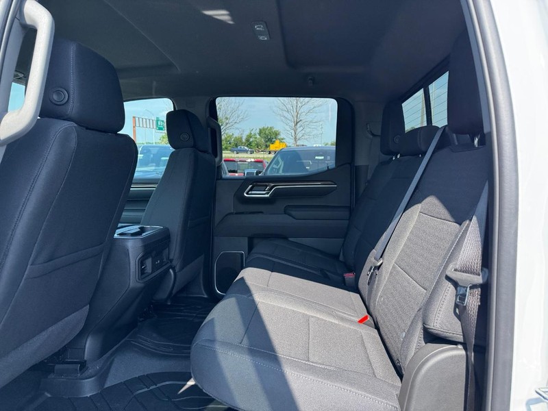 Chevrolet Silverado 1500 Vehicle Full-screen Gallery Image 5