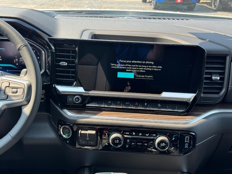 Chevrolet Silverado 1500 Vehicle Full-screen Gallery Image 8