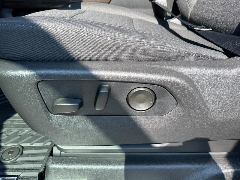 Chevrolet Silverado 1500 Vehicle Full-screen Gallery Image 10