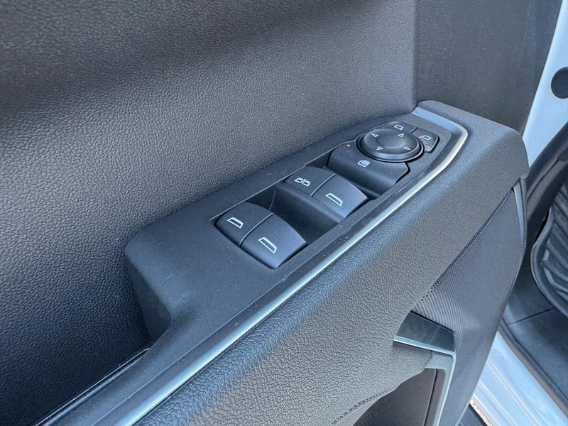 Chevrolet Silverado 1500 Vehicle Full-screen Gallery Image 11